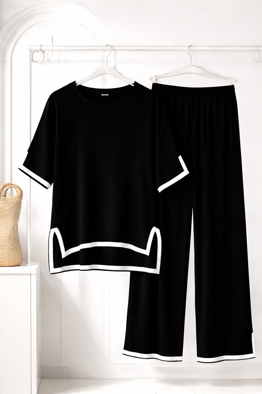 Elegant Black Lounge Wear Set with Contrast Trim – Comfortable & Stylish Co-Ord Set for Women